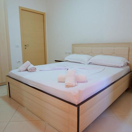 Almare Apartments Vlorë Екстериор снимка