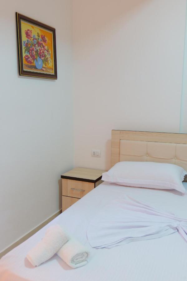 Almare Apartments Vlorë Екстериор снимка