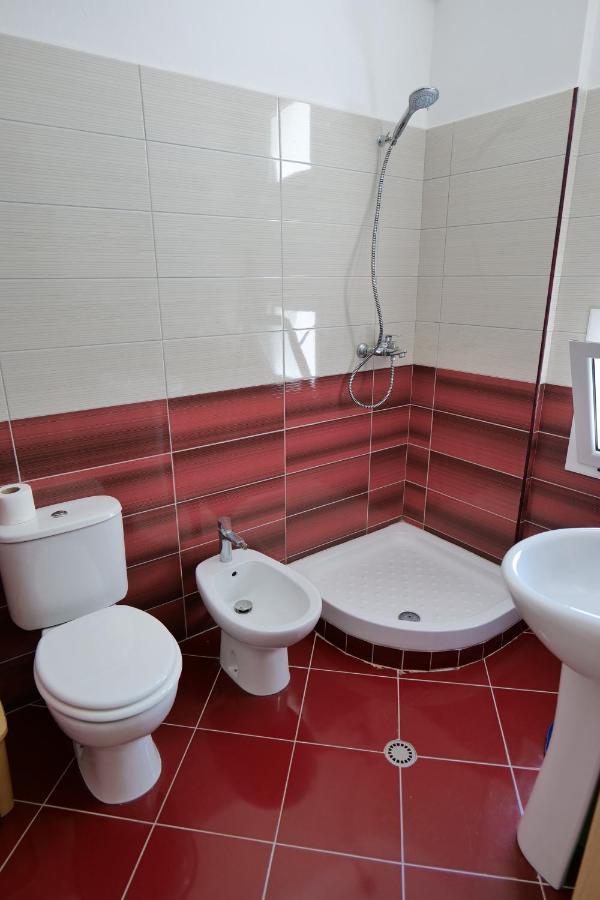 Almare Apartments Vlorë Екстериор снимка