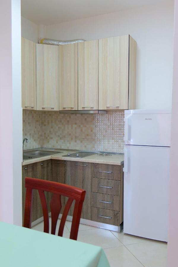 Almare Apartments Vlorë Екстериор снимка